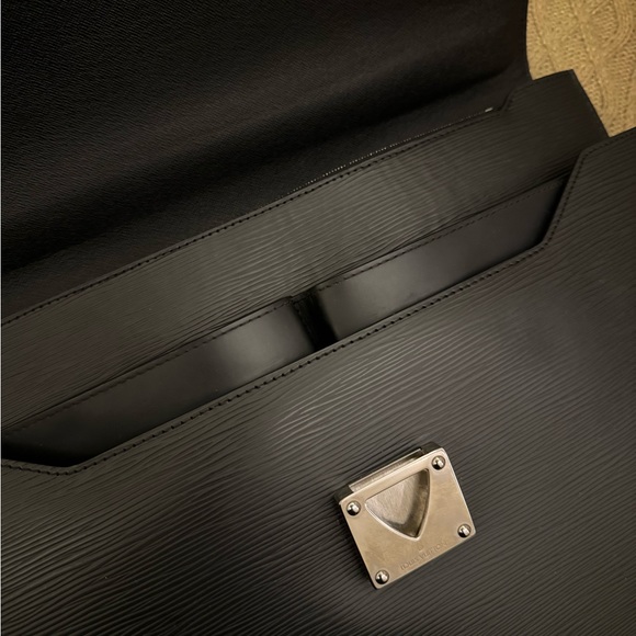 Louis Vuitton briefcase. Double compartments. Epi Leather. - Picture 8 of 14